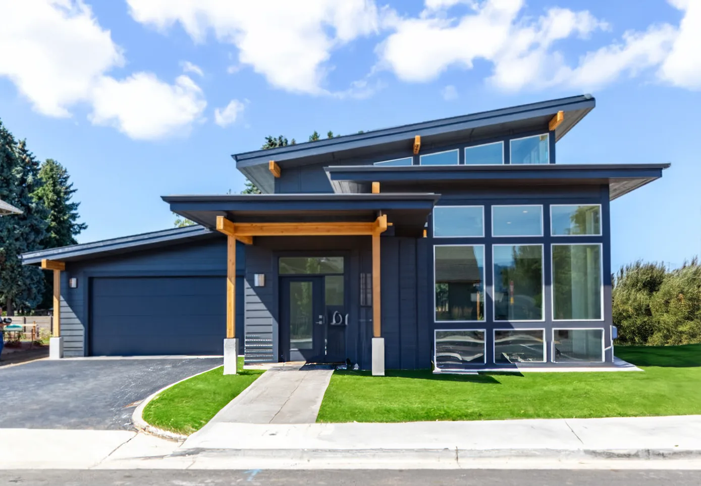 Exterior Siding Design: Contrast, Texture, and Material Choices — archived photo 2